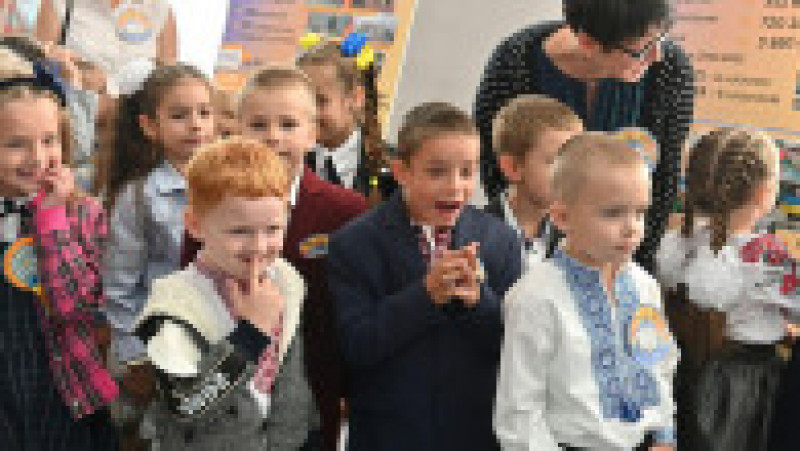 Copiii din Irpin au avut parte de o mare surpriză în prima zi de școală Foto: Profimedia Images | Poza 9 din 24