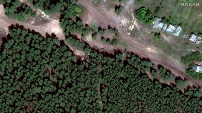 Imaginile din satelit arată cum s-a extins cimitirul din Izium, ascuns de ruși în pădure. FOTO: Profimedia Images