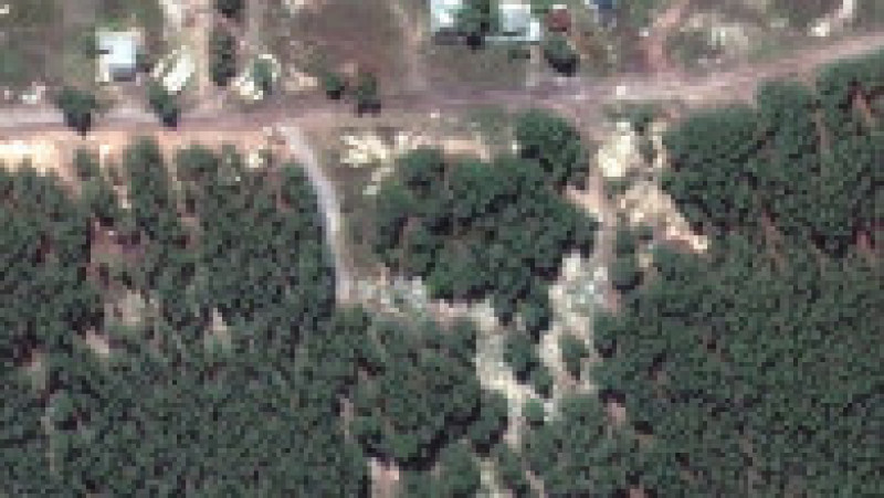 Imaginile din satelit arată cum s-a extins cimitirul din Izium, ascuns de ruși în pădure. FOTO: Profimedia Images | Poza 2 din 5