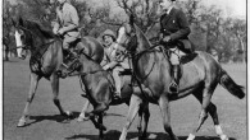 Regina Elisabeta a II-a a cultivat o iubire pentru cai în copilărie, pasiunea a crescut în fiecare an și s-a stins doar odată cu dispariția suveranei. Foto: Profimedia Images | Poza 3 din 27