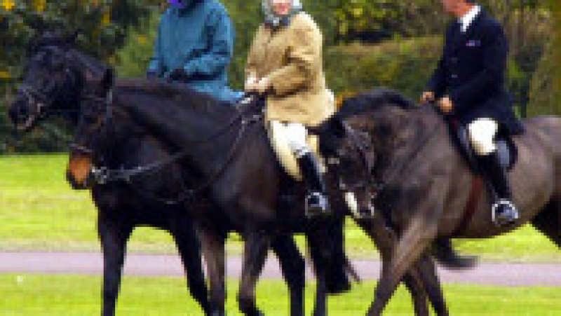 Regina Elisabeta a II-a a cultivat o iubire pentru cai în copilărie, pasiunea a crescut în fiecare an și s-a stins doar odată cu dispariția suveranei. Foto: Profimedia Images | Poza 20 din 27