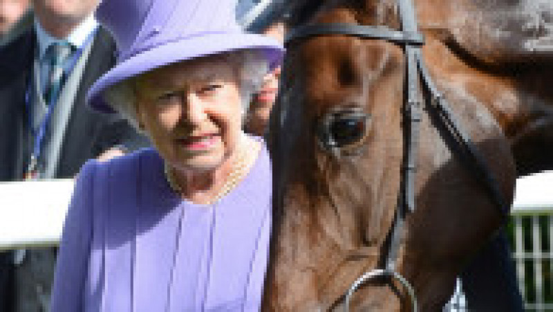 Regina Elisabeta a II-a a cultivat o iubire pentru cai în copilărie, pasiunea a crescut în fiecare an și s-a stins doar odată cu dispariția suveranei. Foto: Profimedia Images | Poza 25 din 27