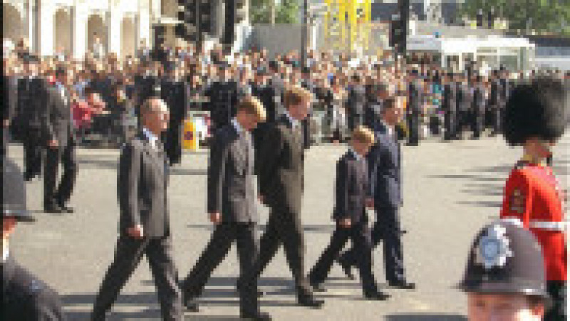 William și Harry, la înmormântarea Prințesei Diana. Foto: Profimedia | Poza 12 din 13