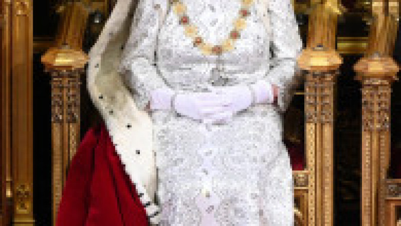 Regina Elisabeta a II-a a purtat adesea Diadema de Stat George al IV-lea. Foto: Profimedia | Poza 1 din 18