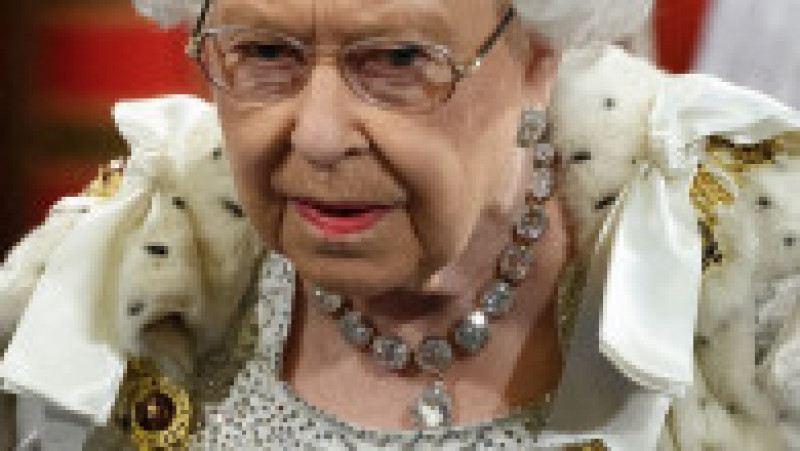 Regina Elisabeta a II-a a purtat adesea Diadema de Stat George al IV-lea. Foto: Profimedia | Poza 10 din 18