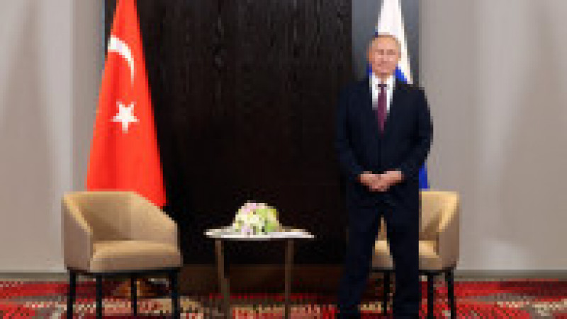 Vladimir Putin îl așteaptă în picioare pe președintele Turciei, Recep Erdogan Foto: Profimedia Images | Poza 4 din 18