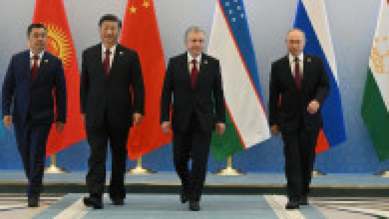 Vladimir Putin, ținut la distanță mai mare decât liderul chinez (al doilea din stânga) Foto: Profimedia Images | Poza 13 din 18