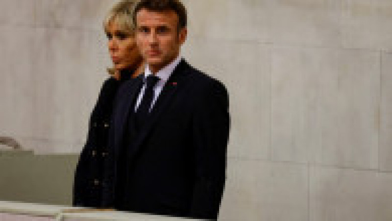 Emmanuel Macron și soția sa, Brigitte, ajung la Buckingham Palace, Londra, pentru o recepție găzduită de Regele Charles al III-lea pentru șefii de stat și alți oficiali străini înainte de funeraliile Reginei Elisabeta a II-a. Foto: Profimedia Images | Poza 13 din 15