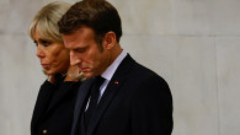 Emmanuel Macron și soția sa, Brigitte, ajung la Buckingham Palace, Londra, pentru o recepție găzduită de Regele Charles al III-lea pentru șefii de stat și alți oficiali străini înainte de funeraliile Reginei Elisabeta a II-a. Foto: Profimedia Images | Poza 15 din 15