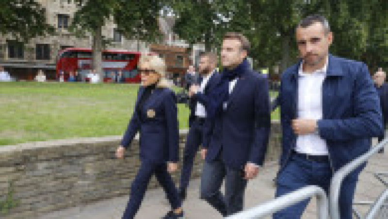 „Probabil cea mai puțin incognito persoană pe care am văzut-o”, au scris în glumă mai multe persoane despre Macron pe rețelele sociale. Captură video: Twitter / @pierloucaron | Poza 6 din 15