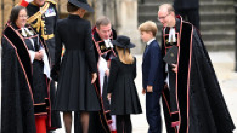 Prinţul George şi prinţesa Charlotte au fost prezenţi luni în cortegiul funerar al Reginei Elisabeta a II-a FOTO: Profimedia Images | Poza 25 din 28