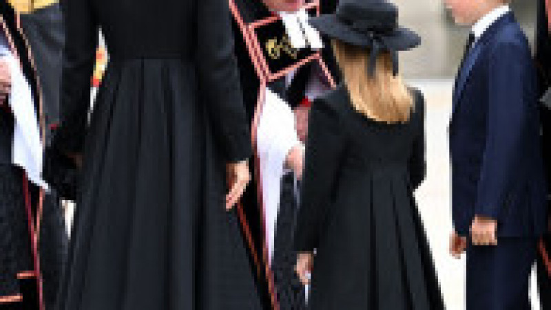 Prinţul George şi prinţesa Charlotte au fost prezenţi luni în cortegiul funerar al Reginei Elisabeta a II-a FOTO: Profimedia Images | Poza 23 din 28