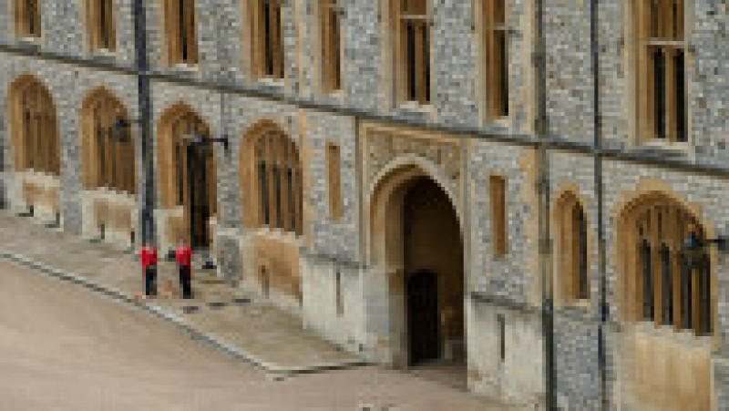 Corgii reginei Elisabeta a II-a au așteptat-o pe suverană la Castelul Windsor, pentru ultima dată. Foto: Profimedia Images | Poza 1 din 15