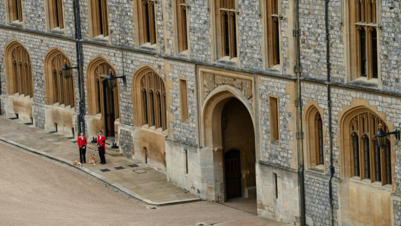 Corgii reginei Elisabeta a II-a au așteptat-o pe suverană la Castelul Windsor, pentru ultima dată. Foto: Profimedia Images