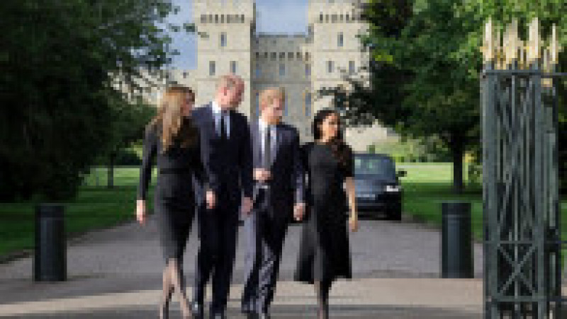 William și Harry și soțiile lor, Kate și Meghan, ies împreună pe poarta castelului Windsor Foto: Profimedia Images | Poza 10 din 52