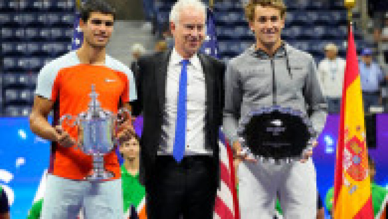 Carlos Alcaraz și Casper Ruud, finaliștii US Open 2022, alături de o legendă a tenisului: John McEnroe Foto: Profimedia Images | Poza 18 din 18