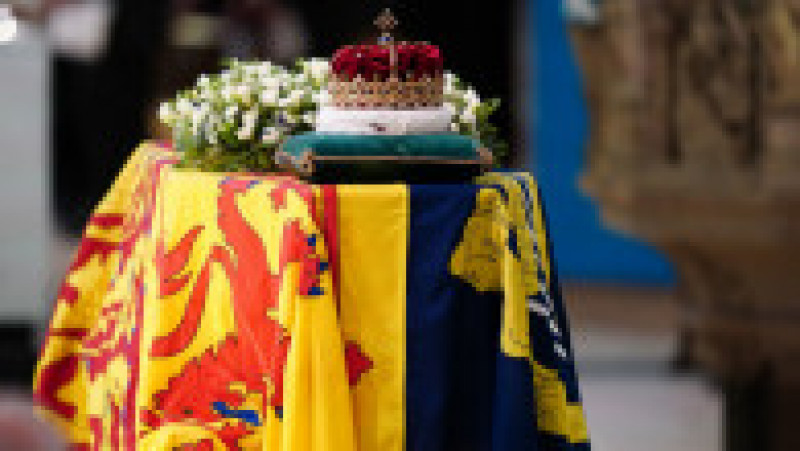Pelerinaj la catafalcul Reginei Elisabeta a II-a, mii de oameni așteaptă câte patru ore pentru un ultim omagiu. FOTO: Profimedia Images | Poza 27 din 81