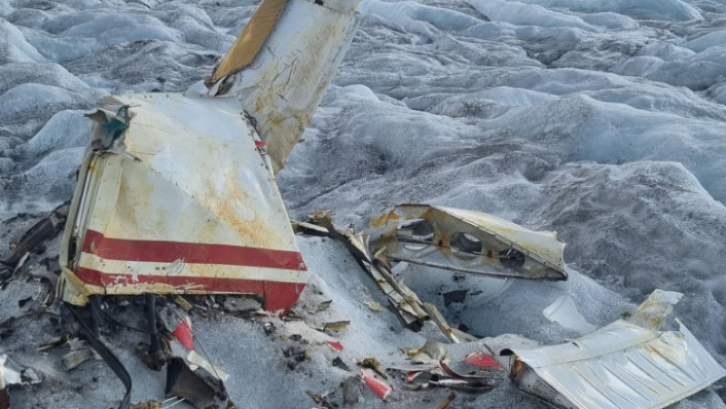Trupuri umane și un avion prăbușit acum 50 de ani au fost descoperite în urma topirii unui ghețar alpin din Elveția. Foto: Profimedia Images

