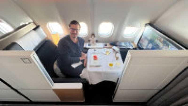 James Asquith a călătorit 6,5 milioane de kilometri, cu 2.000 de zboruri, ca să testeze mâncarea din avioane FOTO: Profimedia Images | Poza 28 din 31