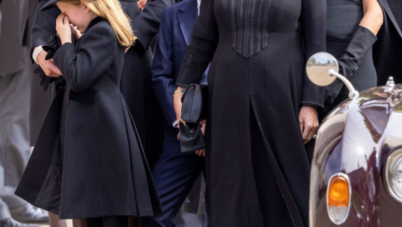 Cele mai emoționante imagini din ziua funeraliilor Reginei. Prințesa Charlotte a fost surprinsă plângând. FOTO: Profimedia Images