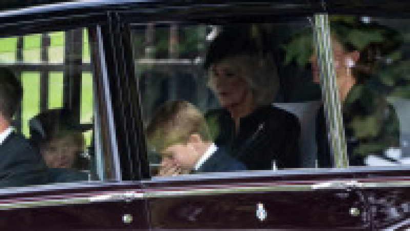 Cele mai emoționante imagini din ziua funeraliilor Reginei. Prințul George a fost surprins cand isi sterge lacrimile. FOTO: Profimedia Images | Poza 16 din 22