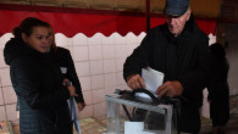 Locuitori din Donețk votează la referendumurile ilegale pentru anexarea unor părți din Ucraina la Rusia. Foto: Profimedia | Poza 4 din 18