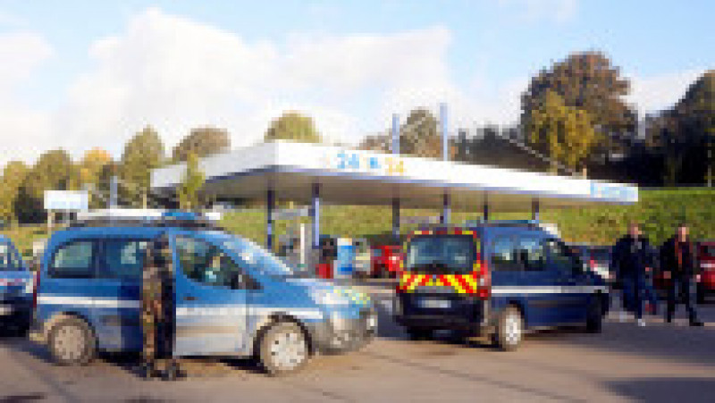 Benzinării rămase fără combustibil, în Franța. Șoferii așteaptă la cozi interminabile și tot mai numeroase. FOTO: Profimedia Images | Poza 2 din 6