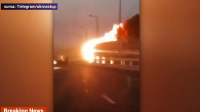 Un incendiu puternic a izbucnit pe Podul Kerci, care face legătura între Rusia și Crimeea | Poza 21 din 44