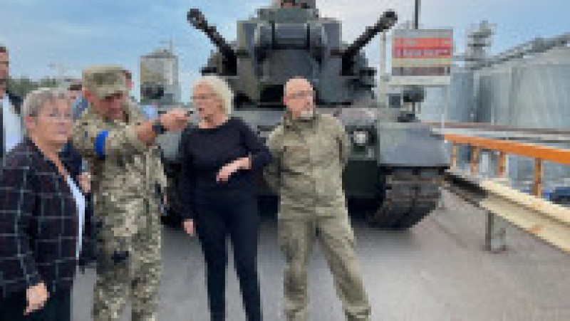 Ministrul german al apărării, Christine Lambrecht, și-a extins vizita din Republica Moldova pentru a participa la întâlnirea cu omologul său ucrainean, Oleksii Reznikov. Foto Profimedia | Poza 1 din 5