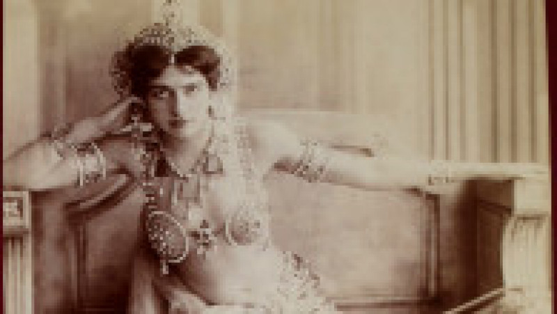 Hari s-a făcut cunoscută în Europa fiind dansatoare exotică, curtezană şi spioană în serviciul Germaniei în timpul Primului Război Mondial. Foto: Profimedia Images | Poza 6 din 13
