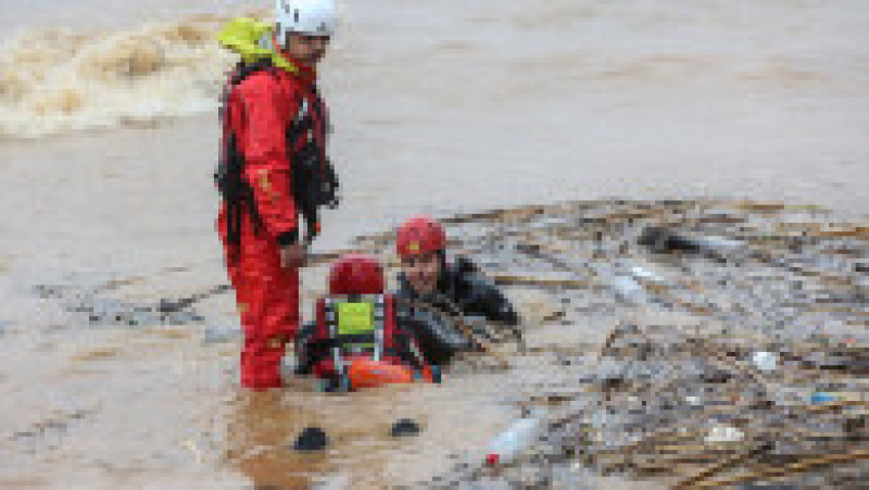 Un bărbat a fost găsit mort în regiunea Heraklion, de pe insula elenă Creta, în timp ce alte două persoane au fost date dispărute. Foto: Profimedia Images | Poza 13 din 16