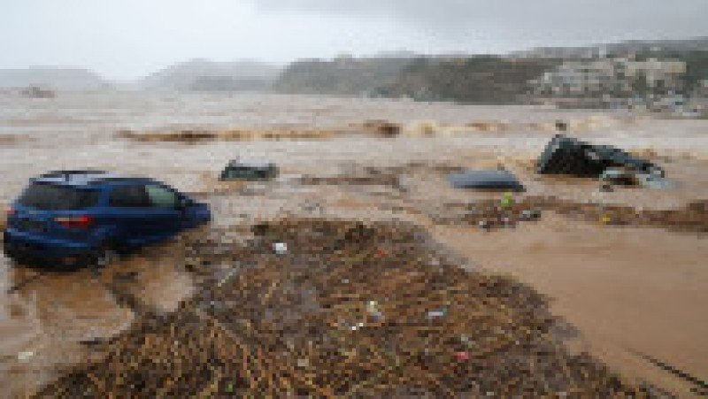 Un bărbat a fost găsit mort în regiunea Heraklion, de pe insula elenă Creta, în timp ce alte două persoane au fost date dispărute. Foto: Profimedia Images | Poza 4 din 16