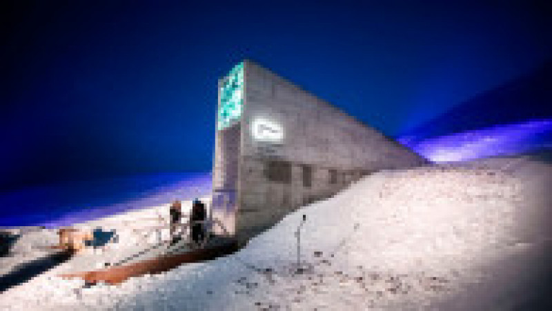 Aspectul de portal către altă lume i-a adus celebritate construcției din îndepărtatul arhipelag Svalbard. Foto: Profimedia | Poza 5 din 12