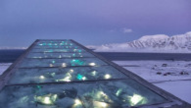 Aspectul de portal către altă lume i-a adus celebritate construcției din îndepărtatul arhipelag Svalbard. Foto: Profimedia | Poza 4 din 12