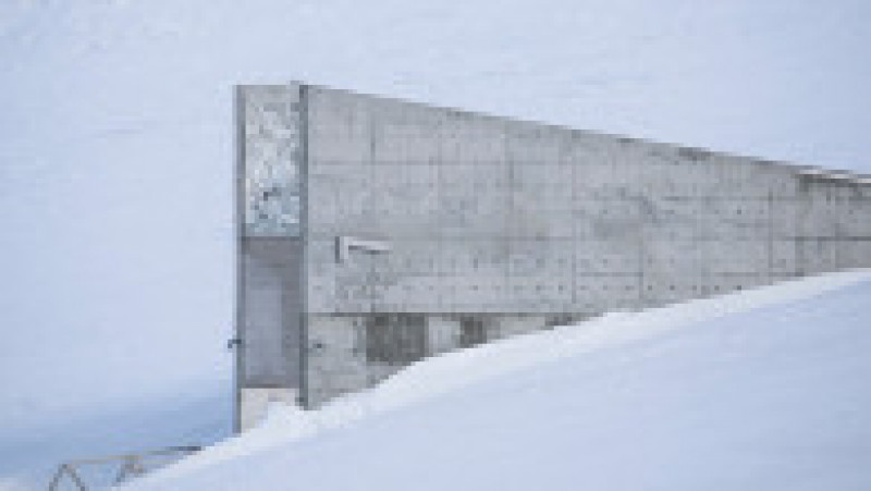 Aspectul de portal către altă lume i-a adus celebritate construcției din îndepărtatul arhipelag Svalbard. Foto: Profimedia | Poza 1 din 12