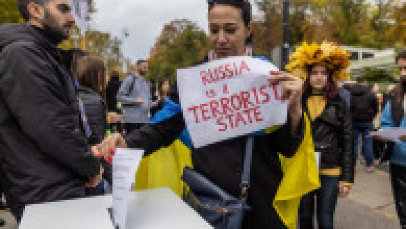 Mai multe ONG-uri au organizat un referendum fictiv privind "anexarea" ambasadei Rusiei la Varşovia. FOTO: Profimedia Images | Poza 3 din 8