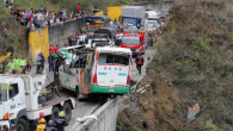 20 de morți și 15 răniți într-un accident de autocar, în Columbia. FOTO: Profimedia Images | Poza 2 din 5