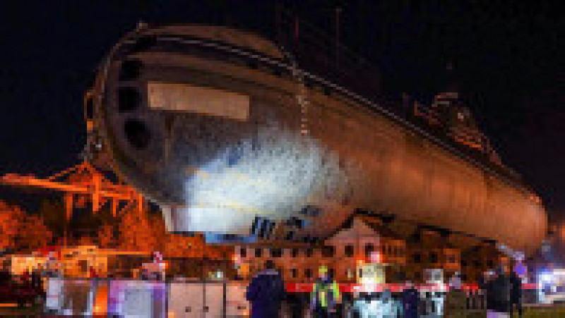 Primul submarin nuclear al Rusiei a fost transportat la muzeul maritim din Kronstadt. Sursa foto: Profimedia Images | Poza 1 din 20
