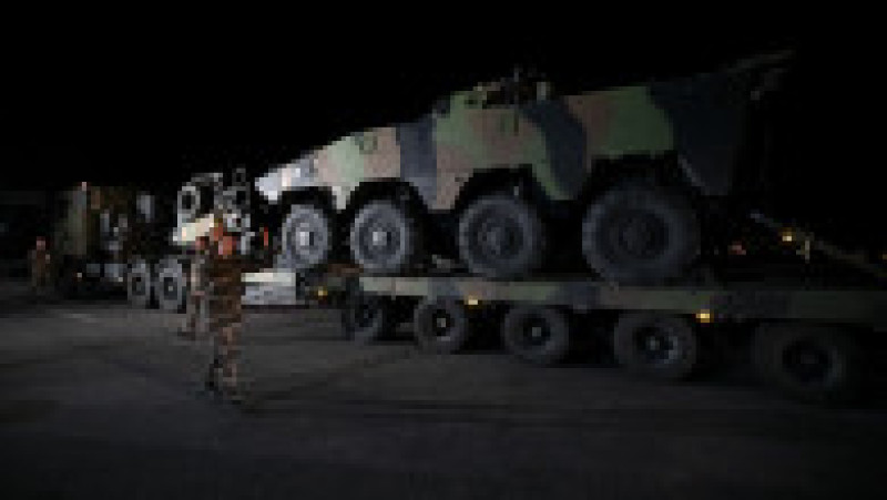 Primul convoi cu tehnica militara franceza cu transportoare blindate a intrat in Romania, prin punctul de trecere a frontierei Nădlac, județul Arad, duminica 23 octombrie. INQUAM PHOTOS/Virgil Simonescu | Poza 6 din 13