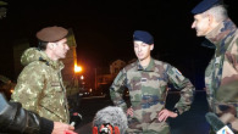 Două convoaie cu tehnică militară franceză au intrat, duminică seara, în România, pe la punctul de trecere a frontierei Nădlac.Foto: Facebook/MApN | Poza 12 din 13
