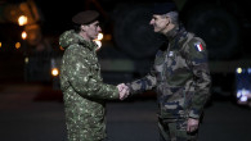Primul convoi cu tehnica militara franceza cu transportoare blindate a intrat in Romania, prin punctul de trecere a frontierei Nădlac, județul Arad, duminica 23 octombrie. INQUAM PHOTOS/Virgil Simonescu | Poza 4 din 13
