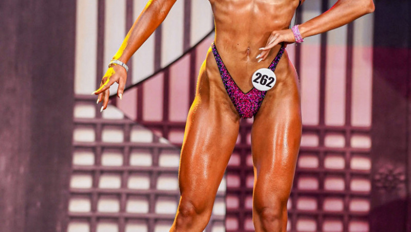 Mara Zidărescu s-a clasat pe locul II și a obținut medalia de argint la categoria Junior Women Bikini 16-20 years up to 166 cm, devenind astfel vicecampioană mondială. Sursa foto Federatia Romana de Culturism si Fitness Facebook