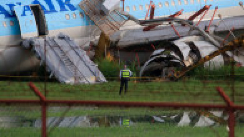 Un Airbus A330 al Korean Air Lines cu 173 de persoane la bord a fost avariat grav după aterizare. Foto: Profimedia | Poza 7 din 7