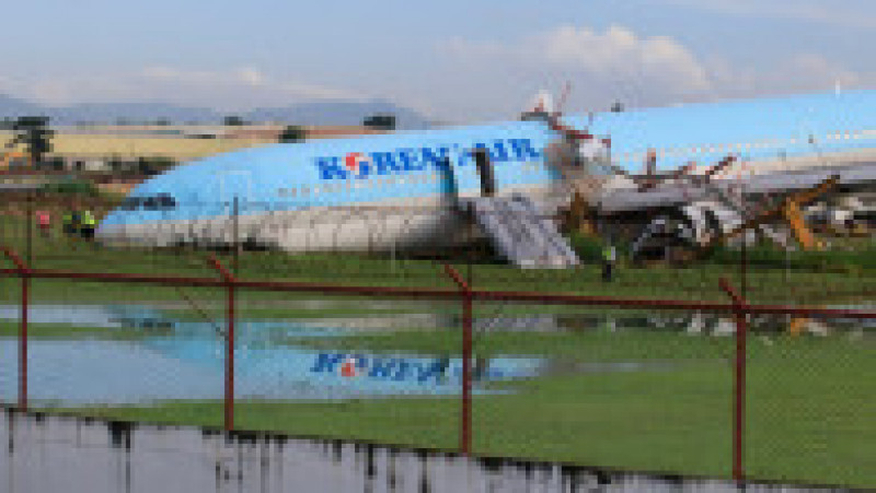 Un Airbus A330 al Korean Air Lines cu 173 de persoane la bord a fost avariat grav după aterizare. Foto: Profimedia | Poza 6 din 7