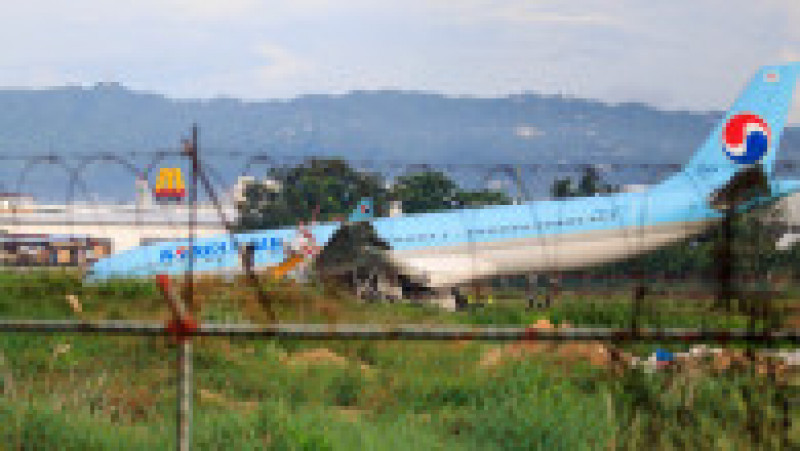 Un Airbus A330 al Korean Air Lines cu 173 de persoane la bord a fost avariat grav după aterizare. Foto: Profimedia | Poza 5 din 7
