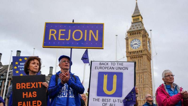 Mii de persoane, reunite sub sloganul Rejoin EU, o mișcare anti-Brexit, au manifestat la Londra cerând ca Marea Britanie să reintre în UE Foto: Profimedia Images