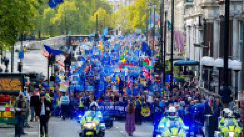 Mii de persoane, reunite sub sloganul Rejoin EU, o mișcare anti-Brexit, au manifestat la Londra cerând ca Marea Britanie să reintre în UE Foto: Profimedia Images | Poza 15 din 21