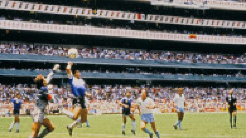 Mingea a fost folosită toate cele 90 de minute în sferturile de finală de la Cupa Mondială din 1986. Foto: Profimedia Images | Poza 2 din 12