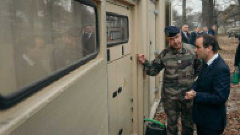 Ministrul francez al apărării Sebastien Lecornu vizitează Centrul de antrenament Getica de la baza militară de la Cincu alături de omologul român, Angel Tîlvăr. Foto Profimedia | Poza 5 din 10