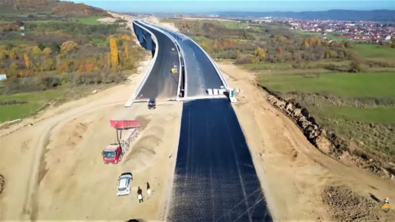 Primii 13 kilometri din autostrada Pitești - Sibiu ar putea fi deschiși circulației anul acesta. FOTO: Facebook Asociația Pro Infrastructură